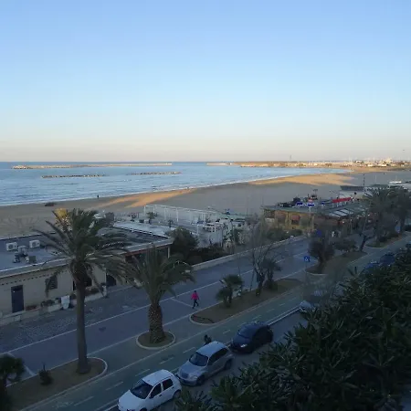 アパート House *